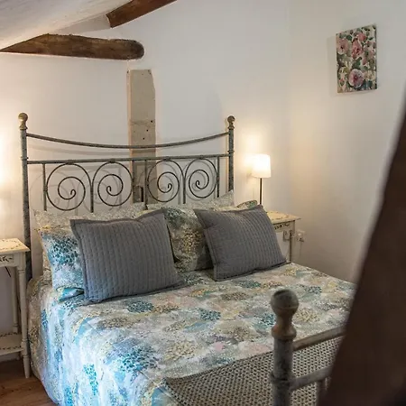 Lavender House - Traditional & Charming Stone Cersay